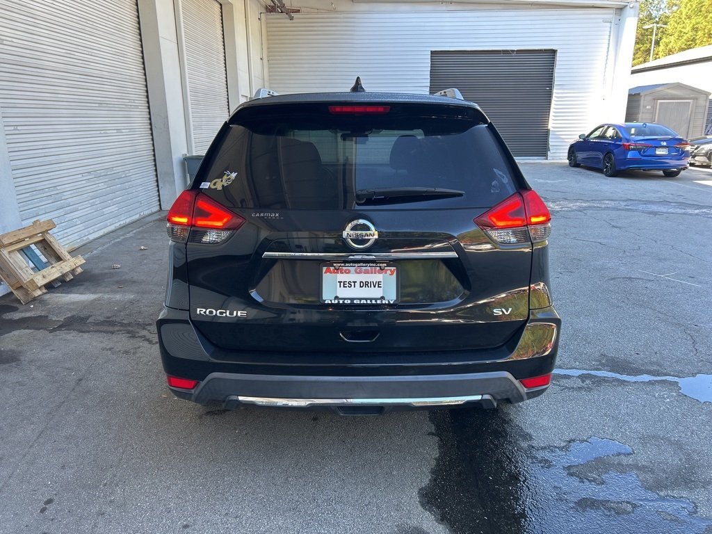 2018 Nissan Rogue SV photo 3