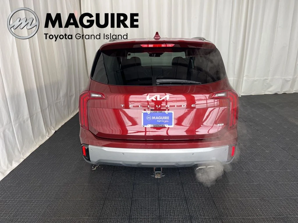 Used 2023 Red Kia S image 32