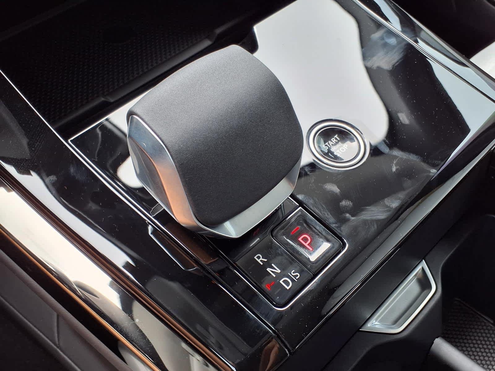 New 2026 Fuji White Land Rover Dynamic SE image 15