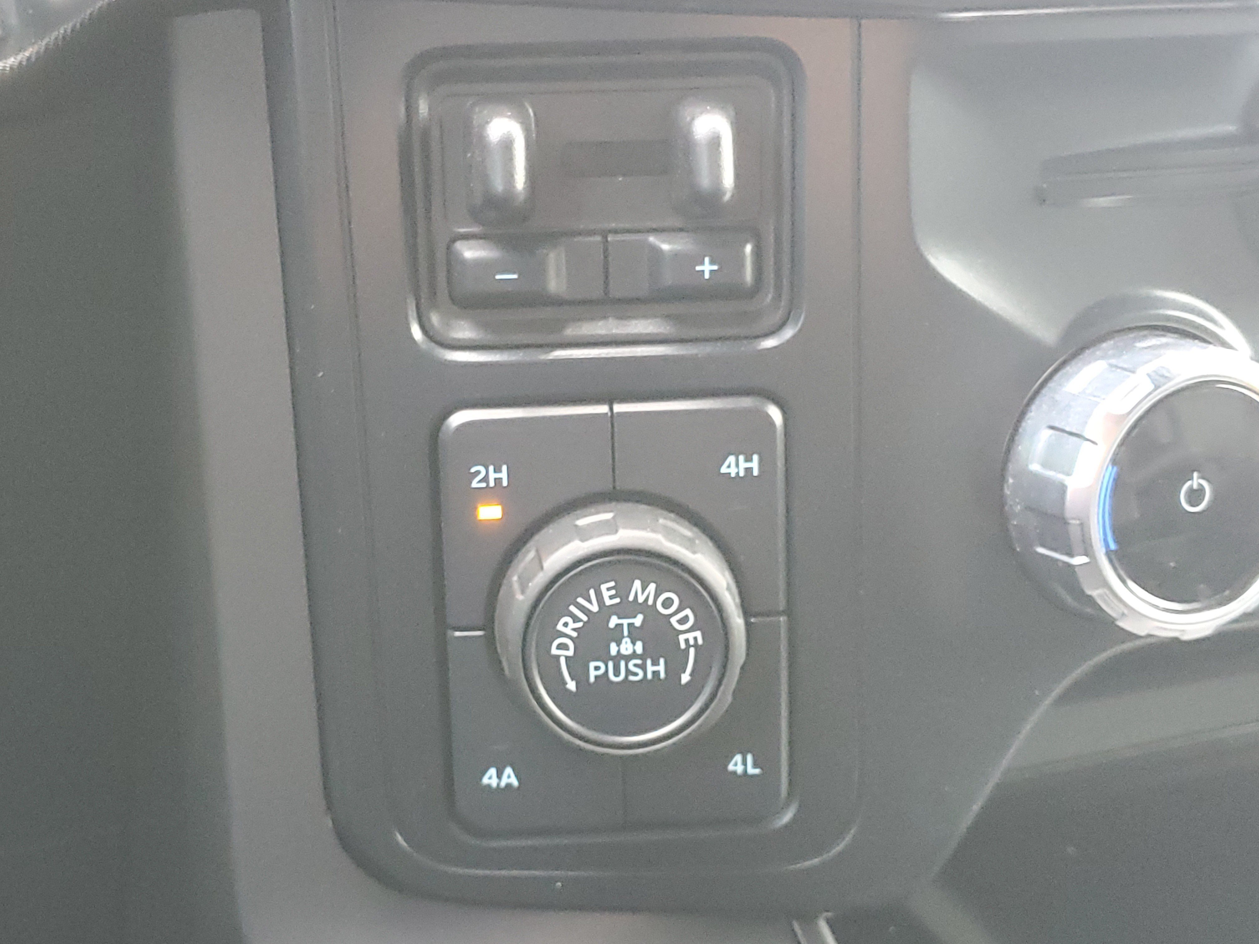 Used 2025 Antimatter Blue Metallic Ford LARIAT image 32