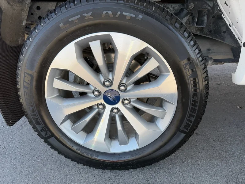 Used 2017 White Platinum Me Ford XL image 33