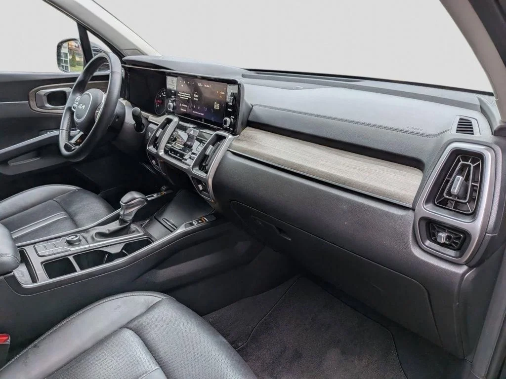 Used 2023 Black Kia X-Line S image 27