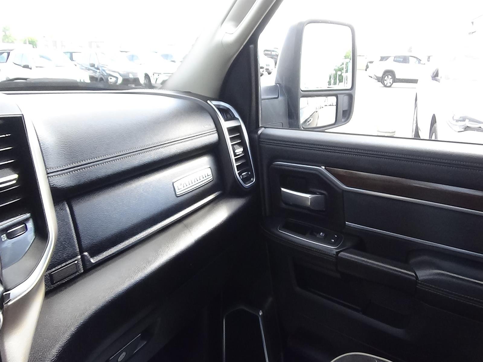 Certified Used 2024 Diamond Black Crystal Pearl Coat (pxj) RAM Laramie image 33