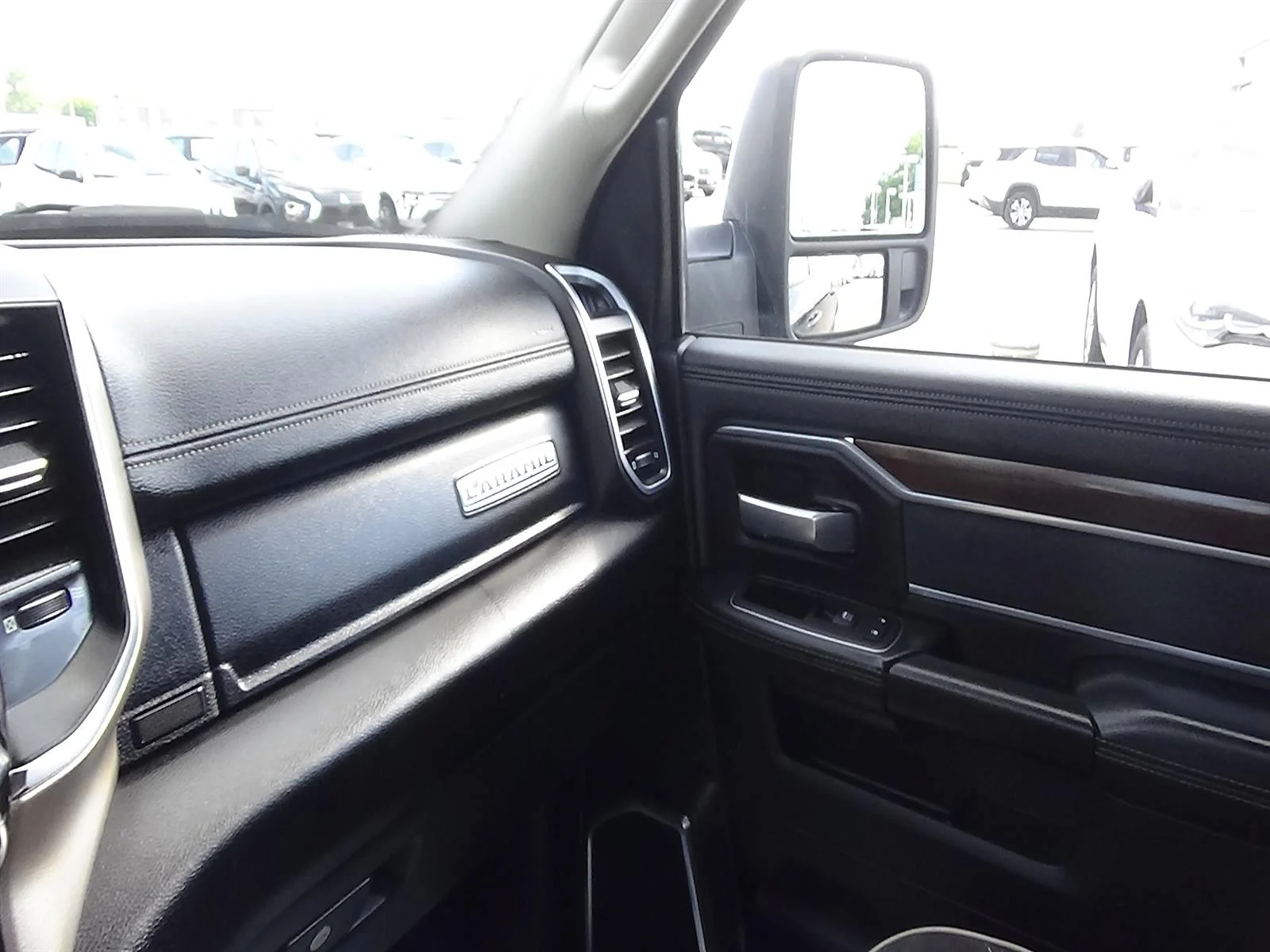 Certified Used 2024 Diamond Black Crystal Pearl Coat (pxj) RAM Laramie image 33