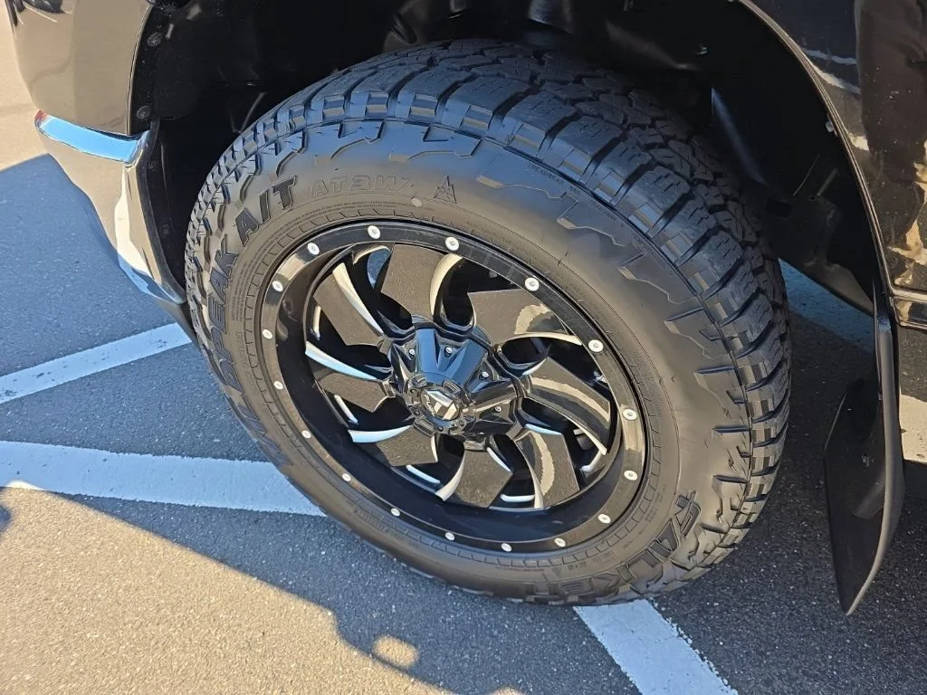 Used 2019 Diamond Black Ram Big Horn/Lone Star image 5