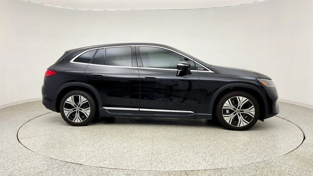 Used 2024 Obsidian Black Metallic Mercedes-Benz EQE 350 SUV 4MATIC® w/ Nappa Leather & Ventilated Seats image 4