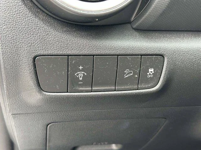 Used 2023 Lunar White Hyundai SE image 18
