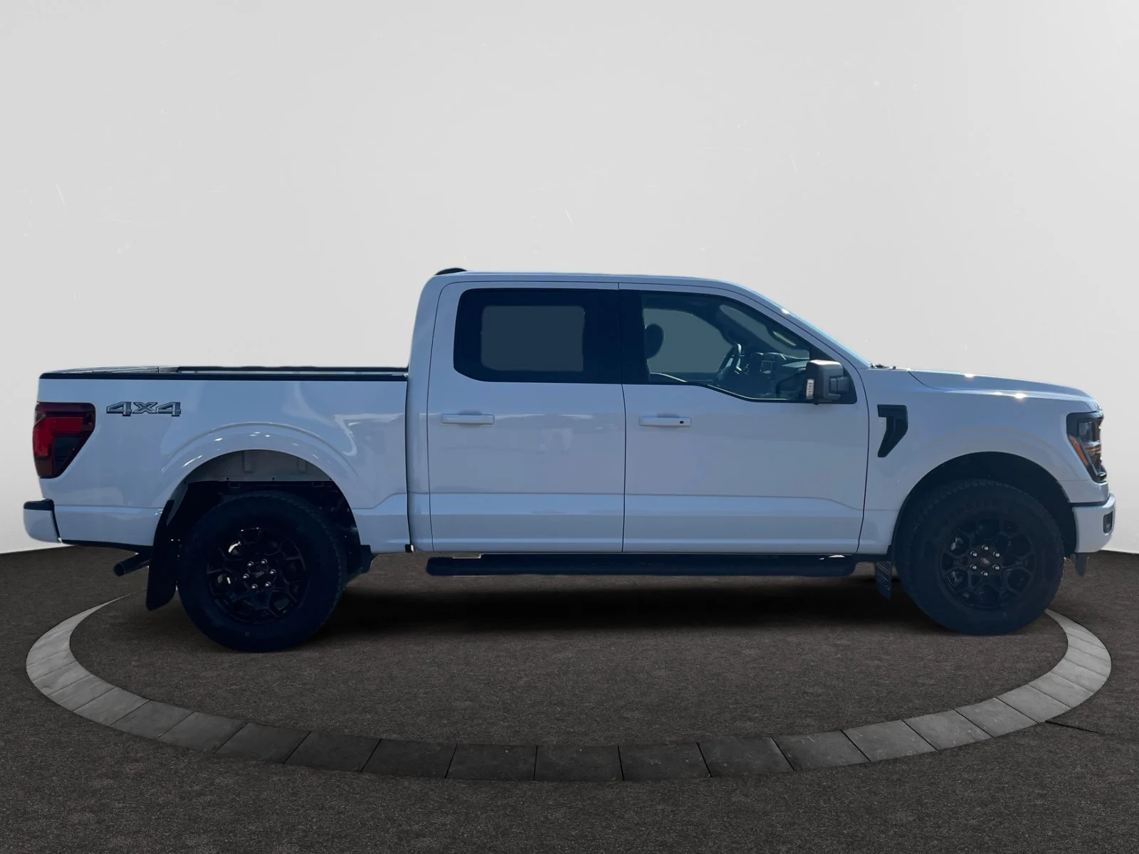 New 2026 Oxford White Ford XLT image 6