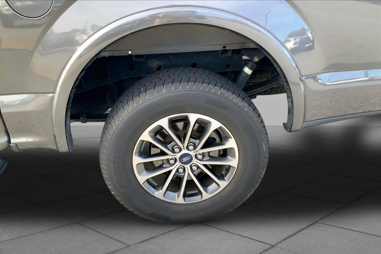 Used 2018 Magnetic Metallic Ford XLT image 10