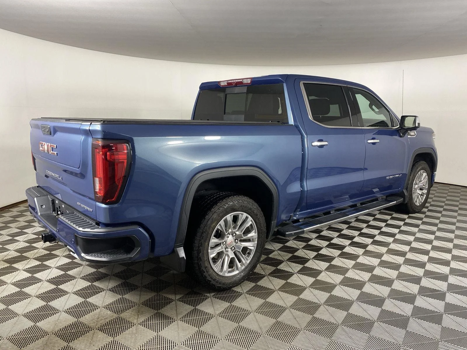 Used 2024 Metallic GMC Denali image 7