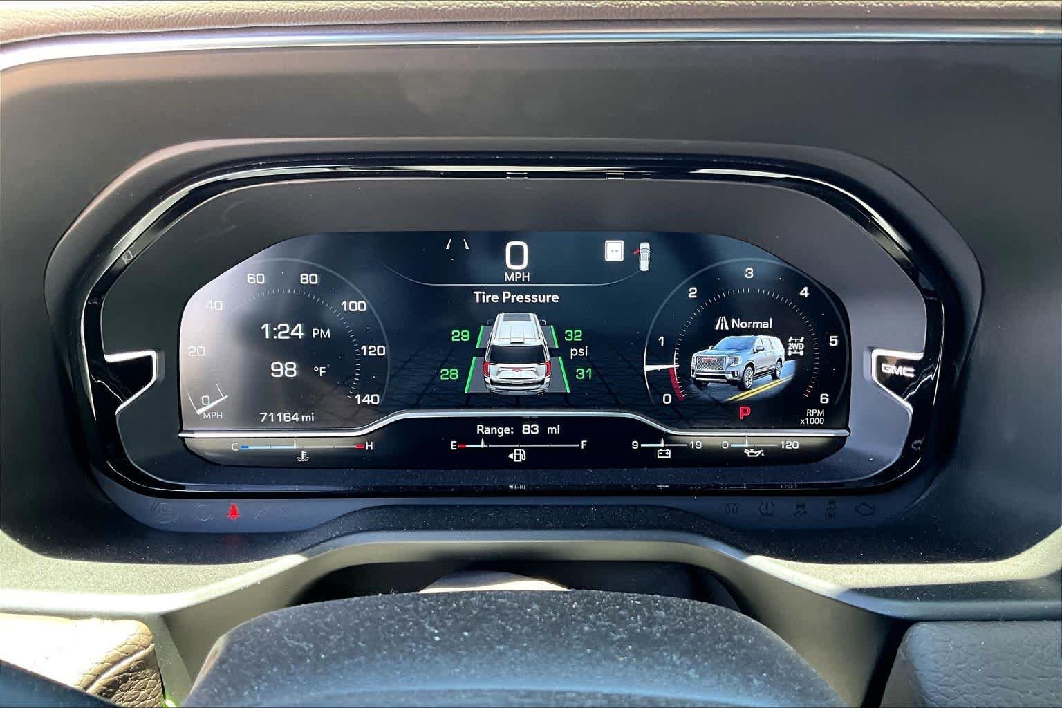 Used 2022 White Frost Tricoat GMC Denali image 23