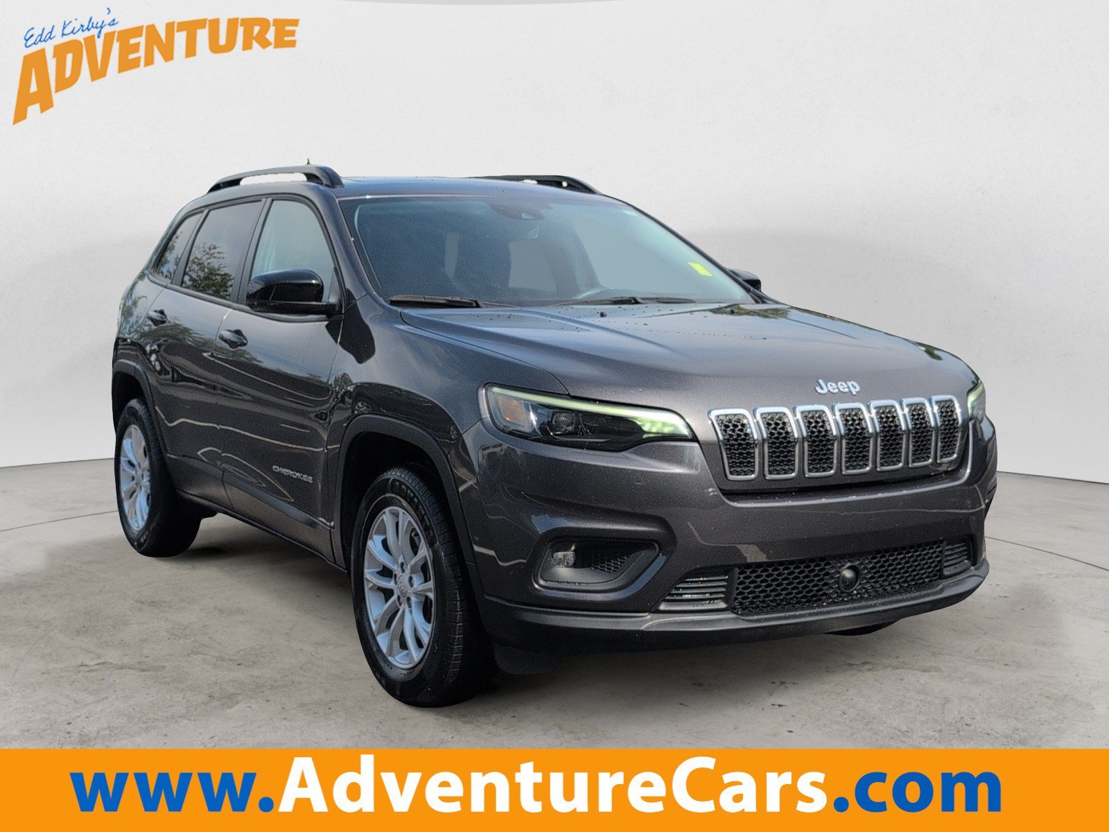 Used 2022 Granite Crystal Metallic Clearcoat Jeep Latitude Lux image 1