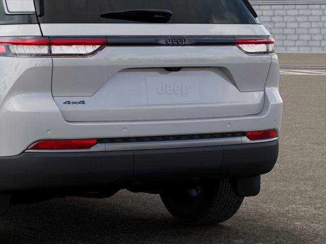 New 2026 Bright White Clear-Coat Exterior Paint Jeep Laredo image 39