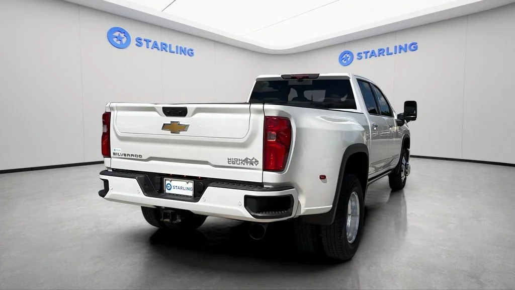 Used 2024 Iridescent Pearl Tricoat Chevrolet High Country DRW image 9
