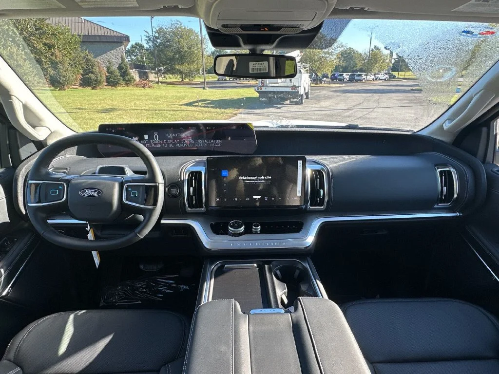 New 2027 White Ford Platinum image 2
