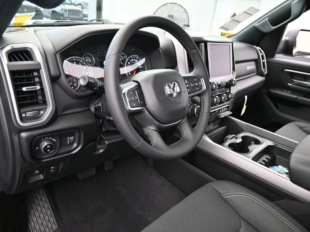 New 2026 Diamond Black Crystal Pearl-Coat Exterior Paint RAM Big Horn/Lone Star image 10