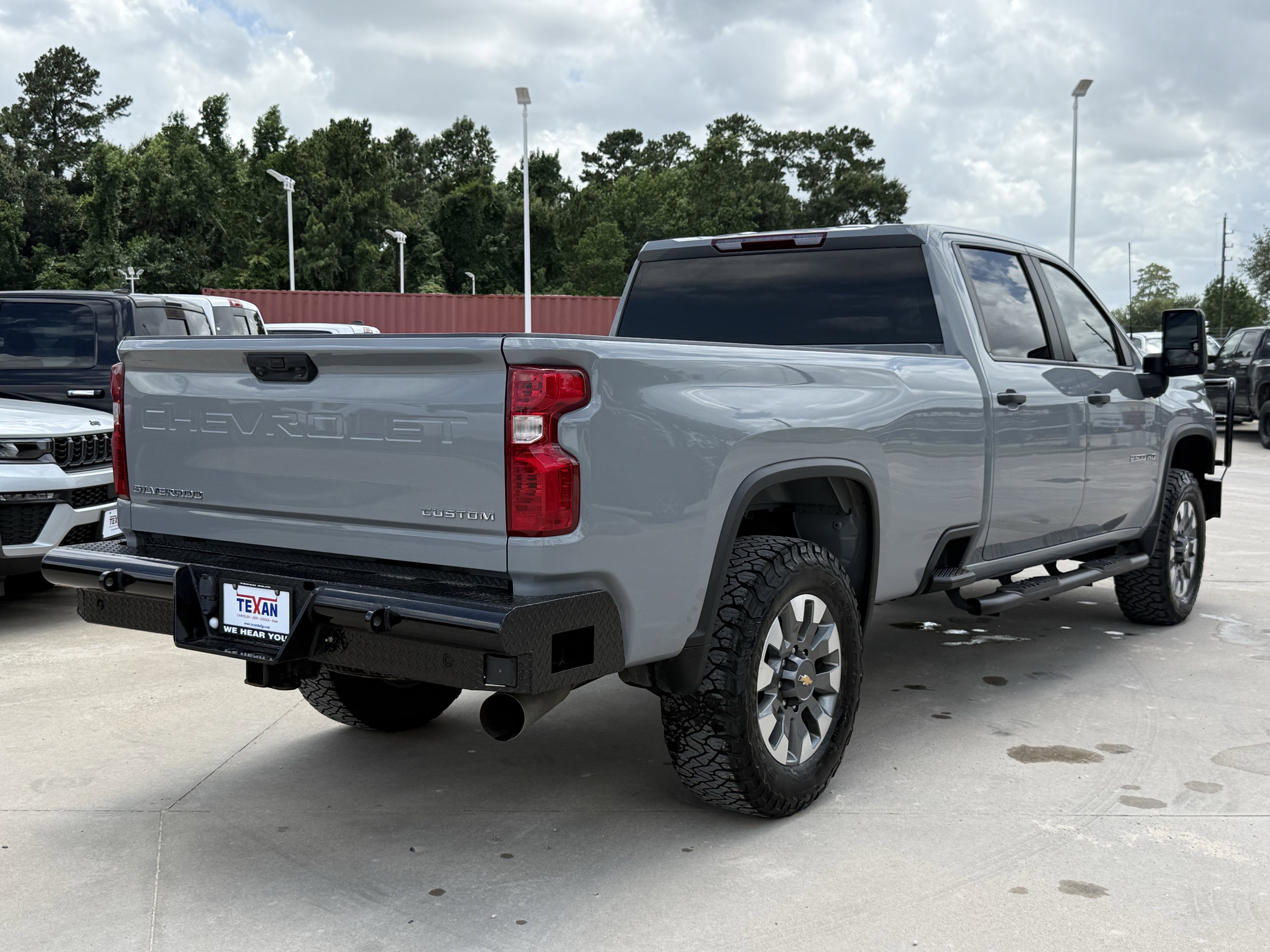Used 2024 Slate Gray Metallic Chevrolet  image 4