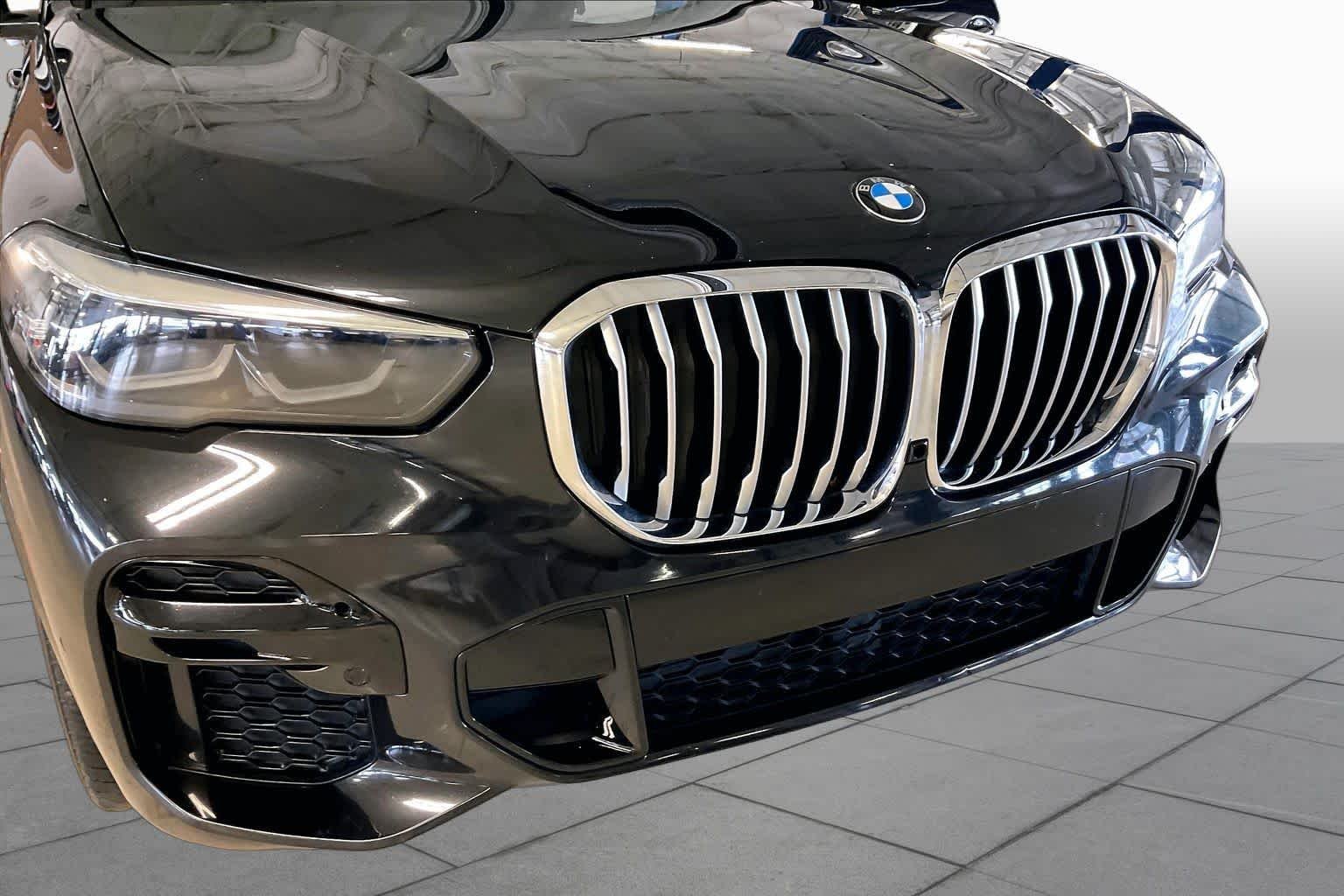 Used 2022 Black Sapphire Metallic BMW sDrive40i image 30