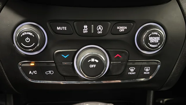 Used 2020 Billet Silver Metallic Jeep Latitude image 17