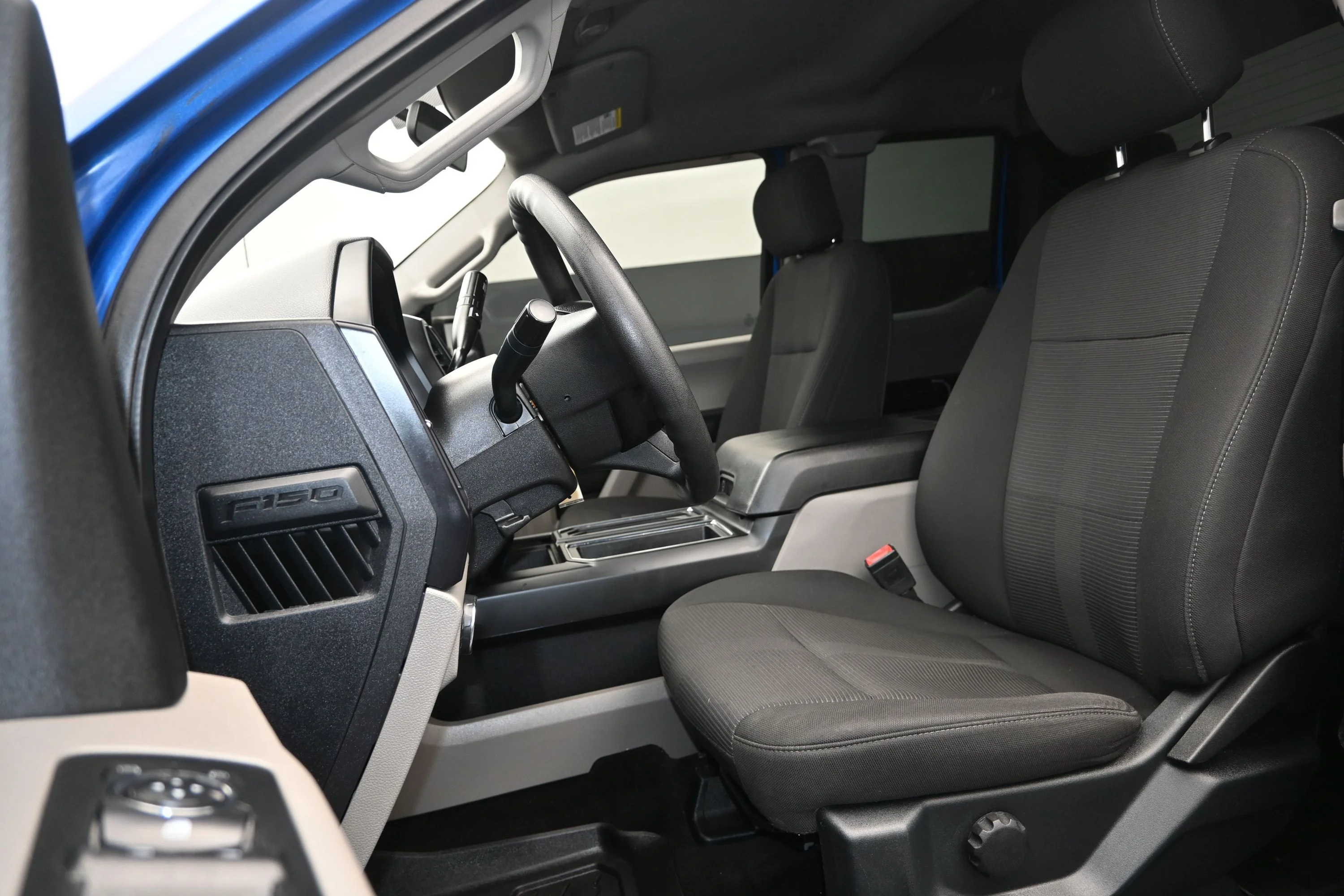Used 2018 Blue Ford XL image 9
