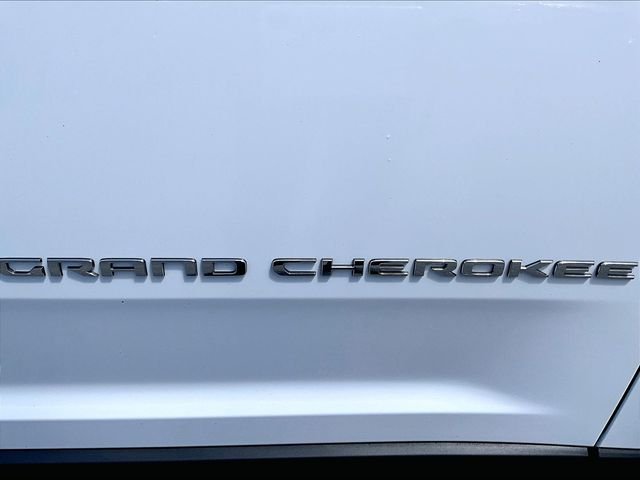 Used 2022 White Jeep Laredo image 8