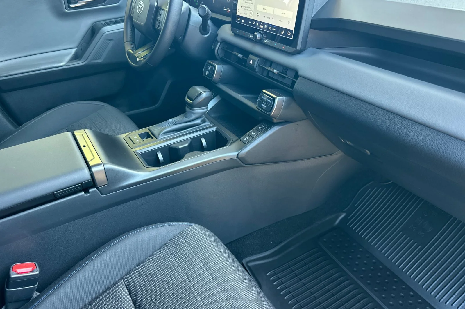2026 Toyota RAV4 Plug-in Hybrid SE - Photo 22