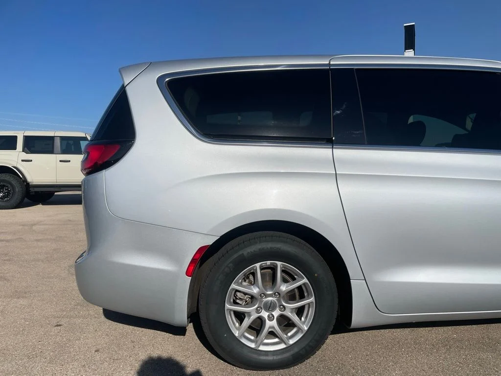 2024 Chrysler Pacifica Touring L - Photo 38