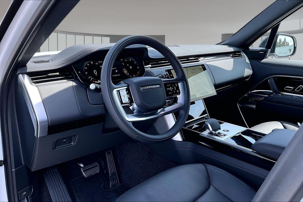 New 2026 FUJI WHITE Land Rover SE image 7
