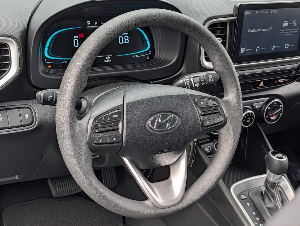 2025 Hyundai Venue SE - Photo 16