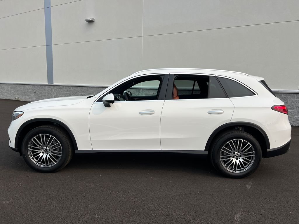 New 2026 Polar White Mercedes-Benz GLC 300 image 4
