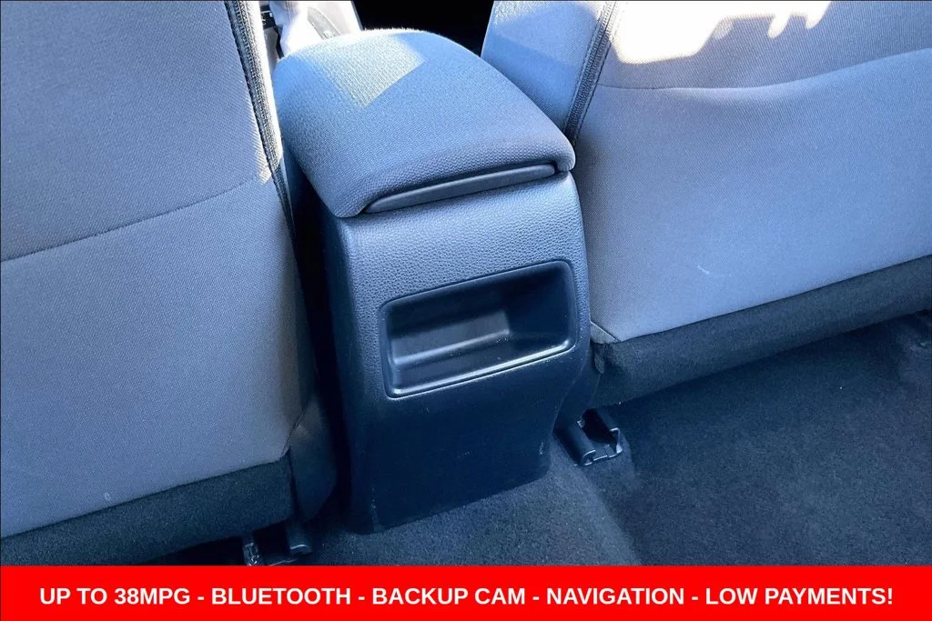 Used 2020 White Toyota LE image 10