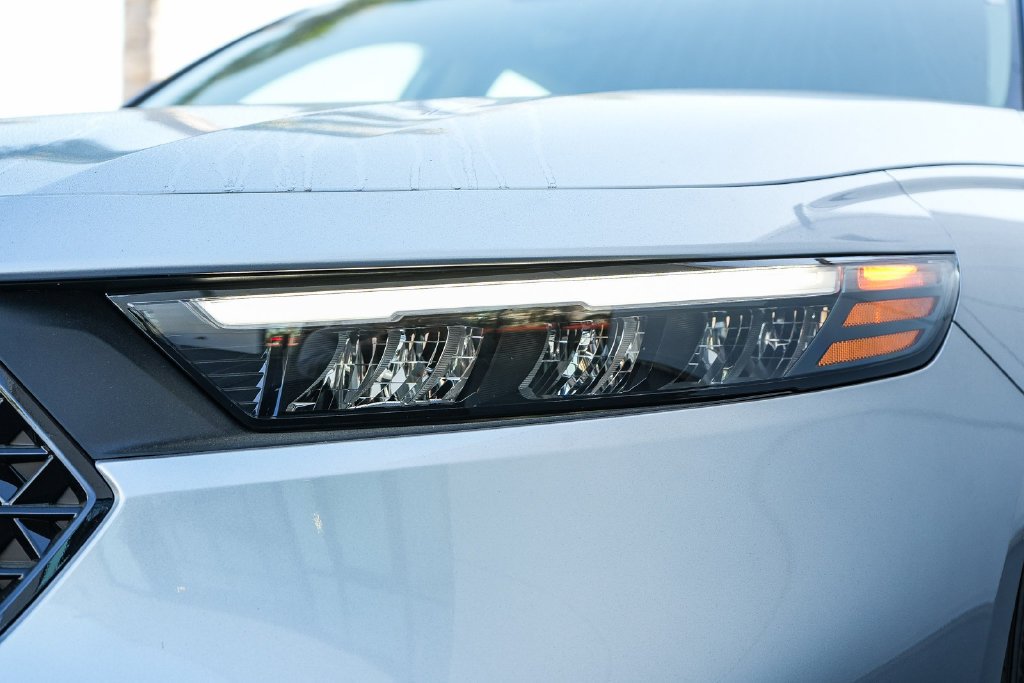 New 2026 Solar Silver Metallic Honda SE image 4