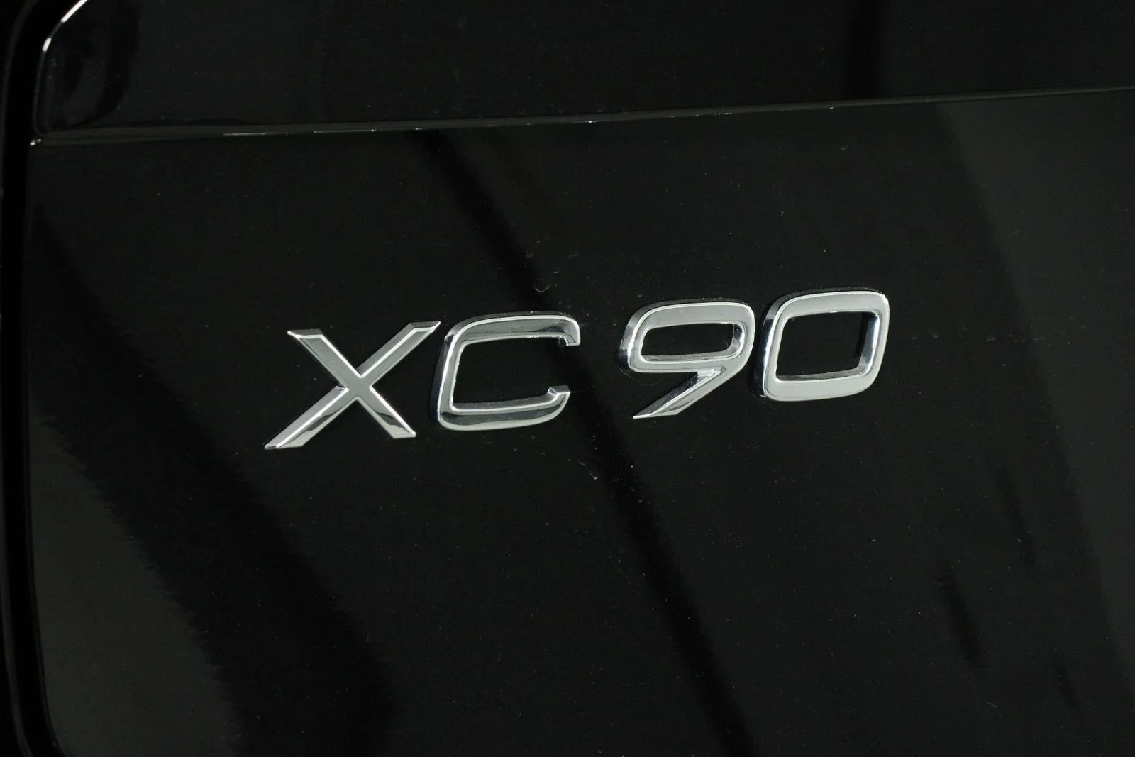 New 2026 Black Volvo B6 Plus 7-Seater image 16