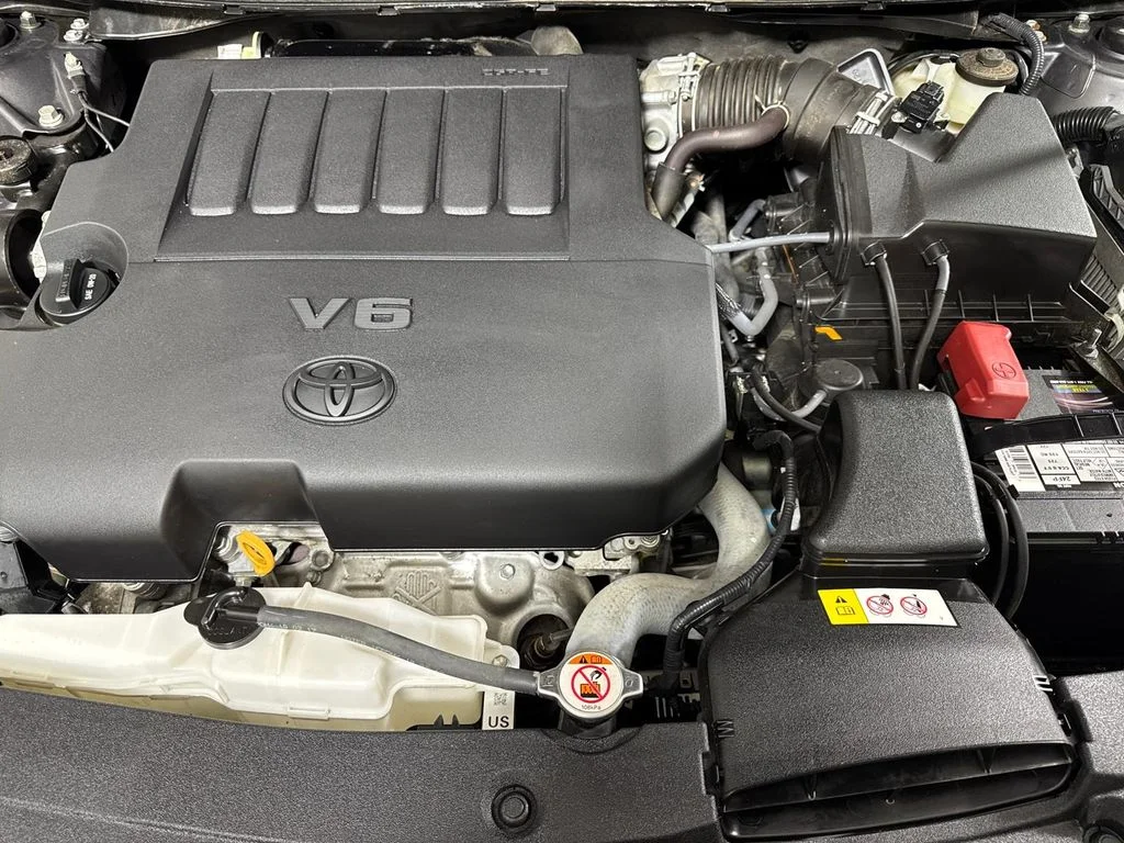 Used 2018 Gray Toyota XLE Premium image 15