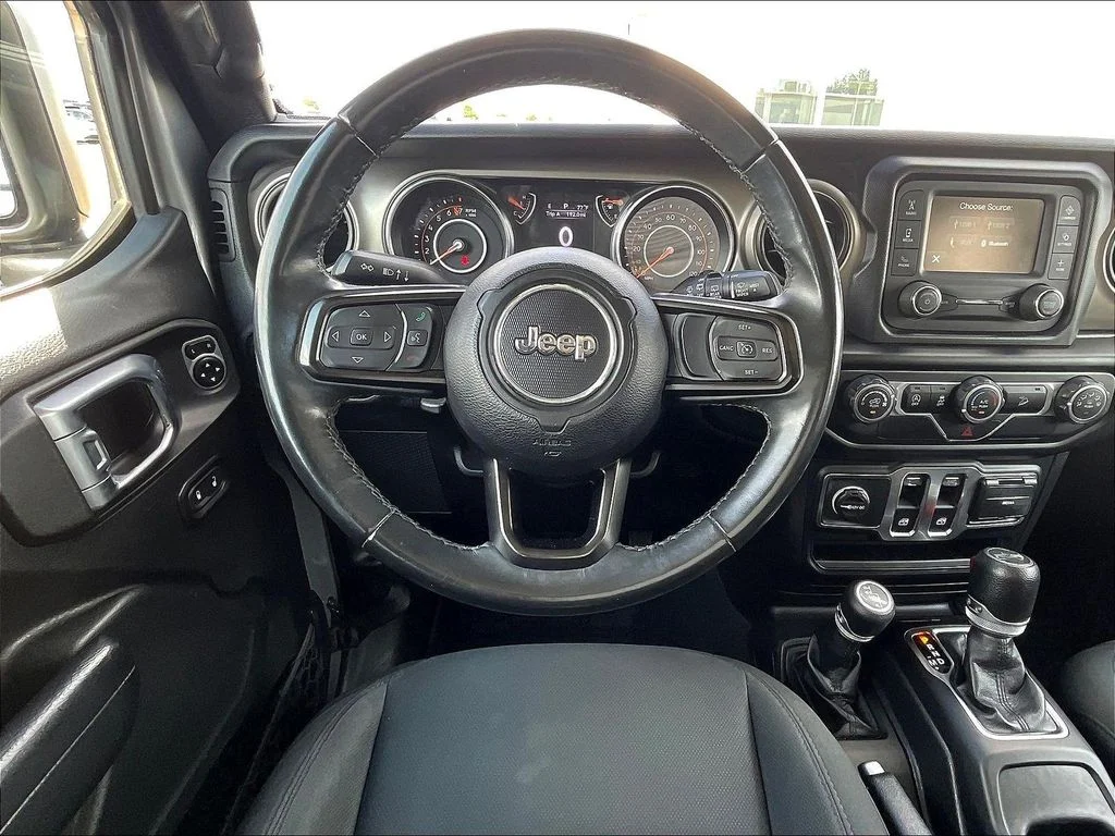 Used 2019 Silver Jeep Sport S image 9