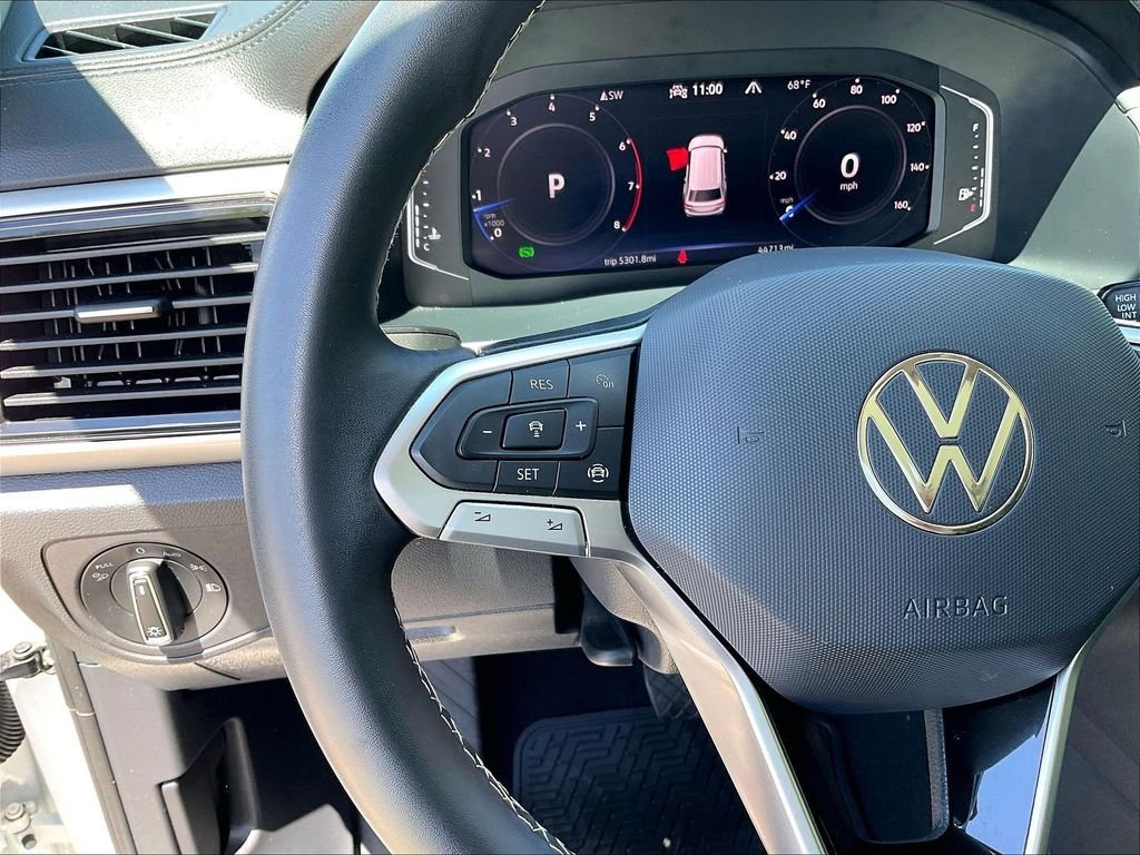 Used 2023 White Volkswagen 3.6L V6 SE w/Technology image 24