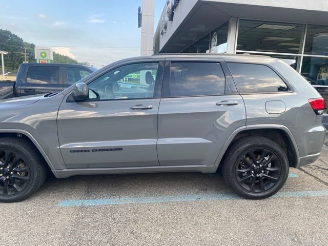 Certified Used 2020 Gray Jeep Altitude image 3