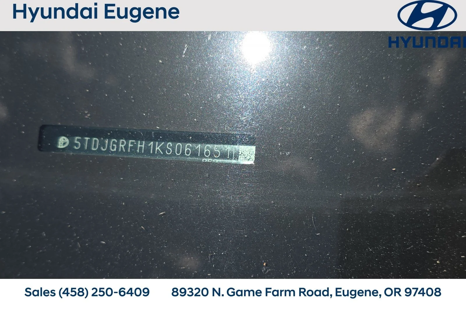 Used 2019 White Toyota XLE image 2