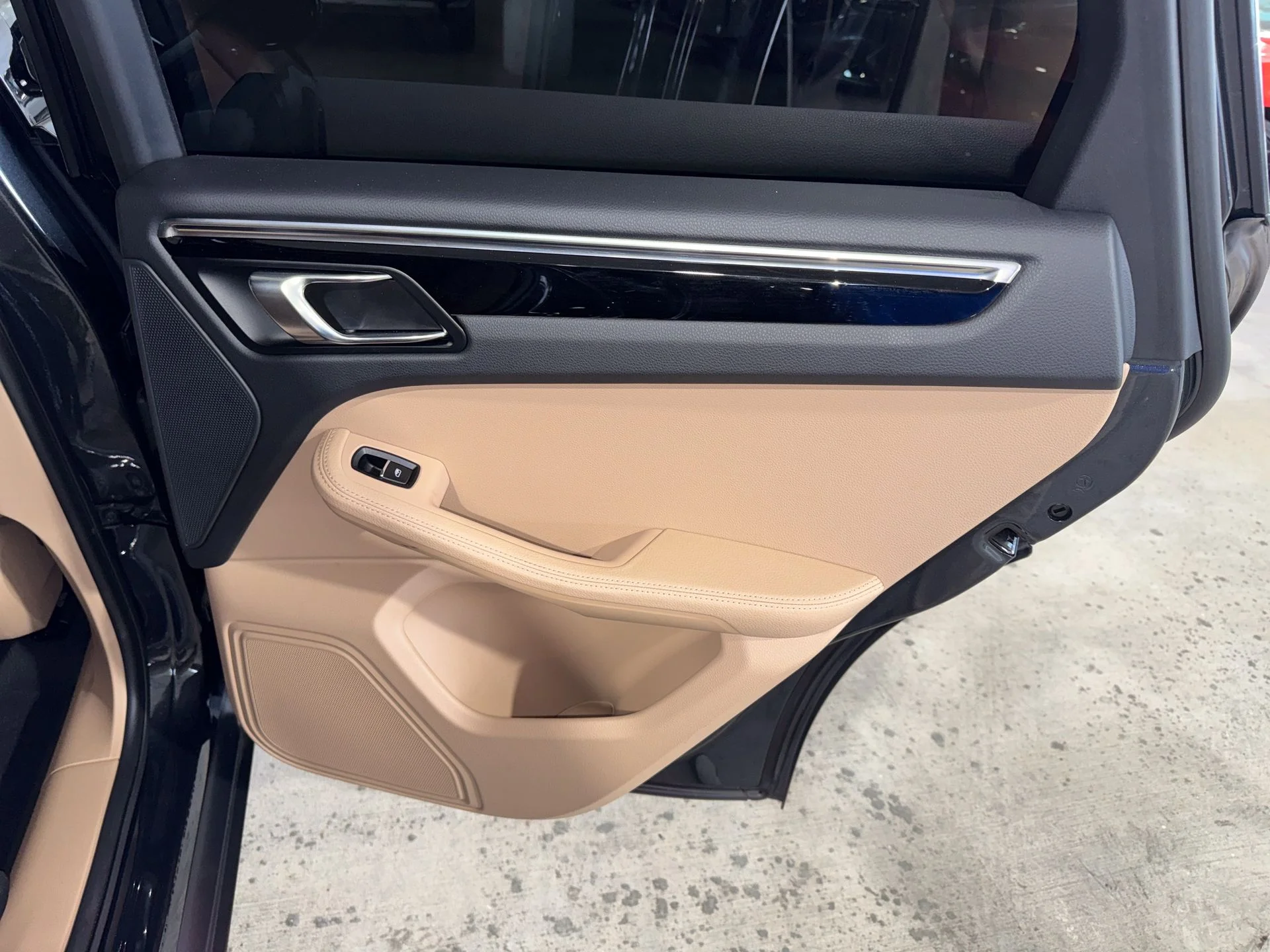 Used 2025  Porsche T image 11