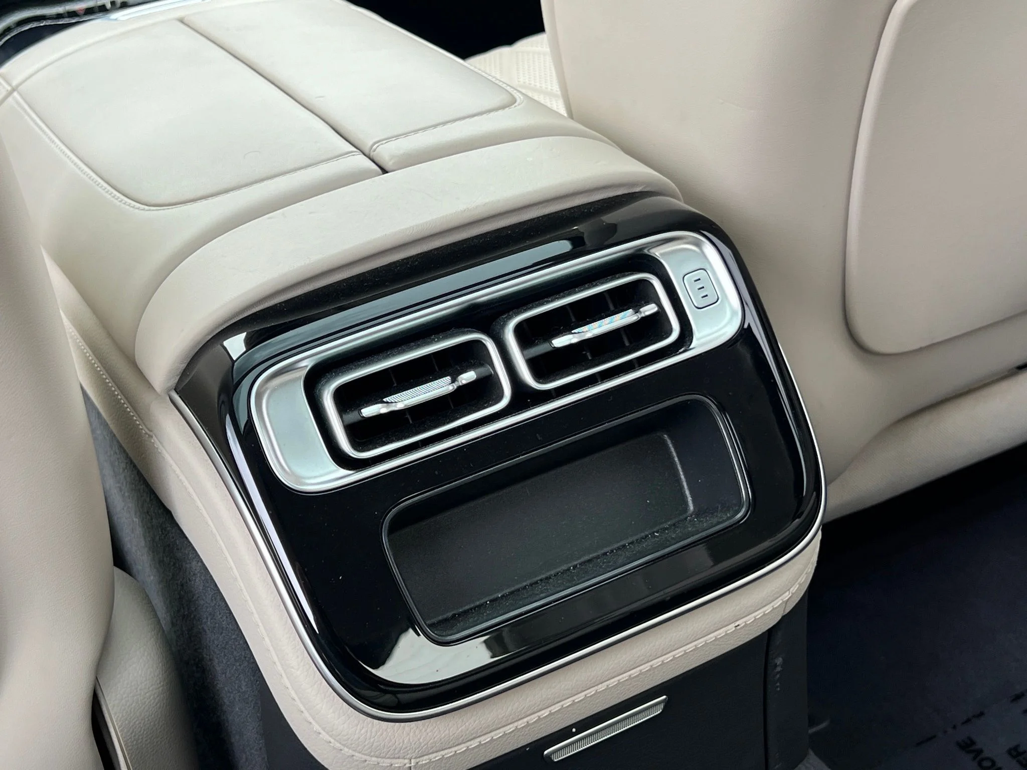 Used 2021 White Mercedes-Benz S 580 image 34
