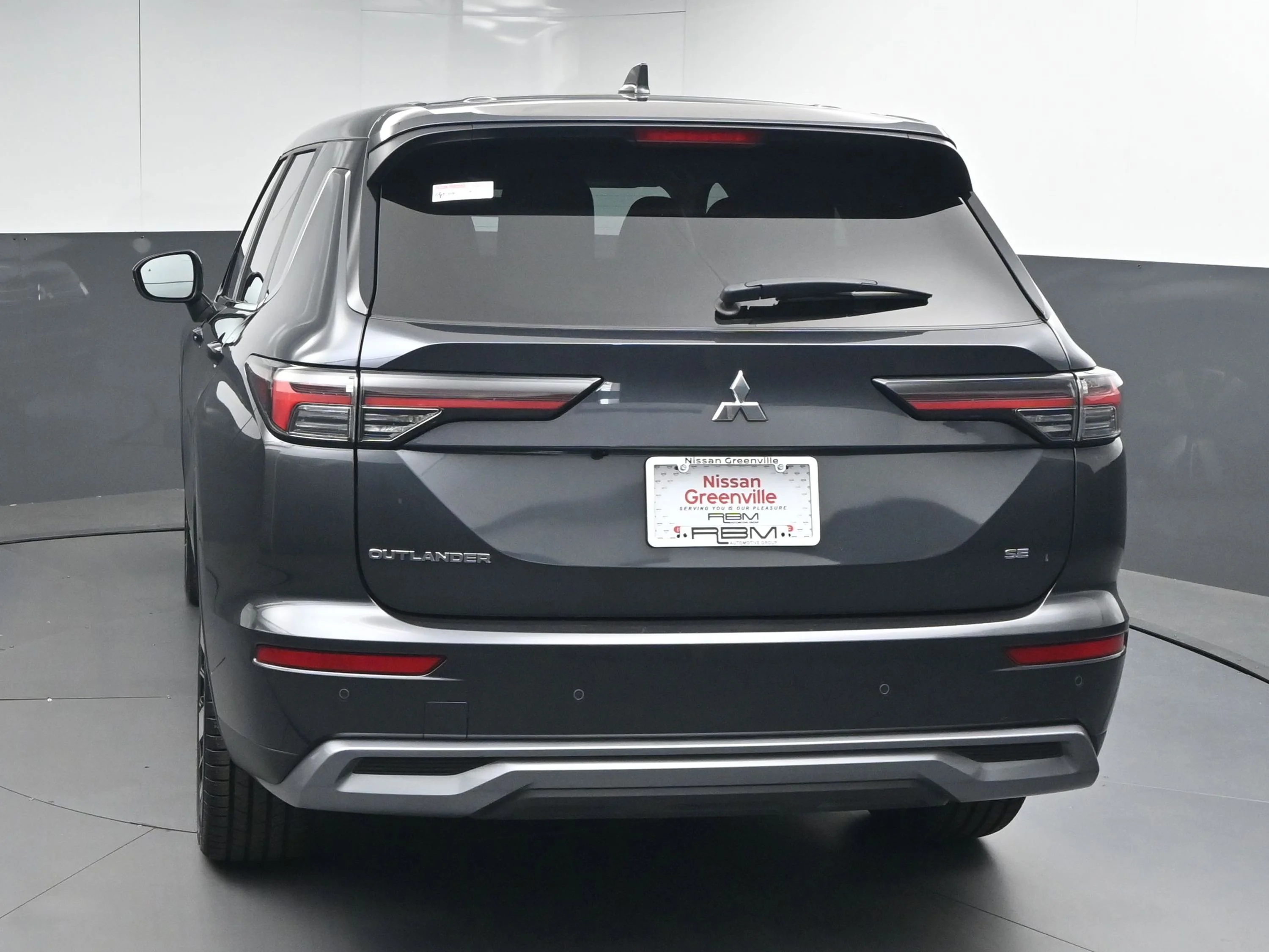 Used 2025  Mitsubishi  image 6