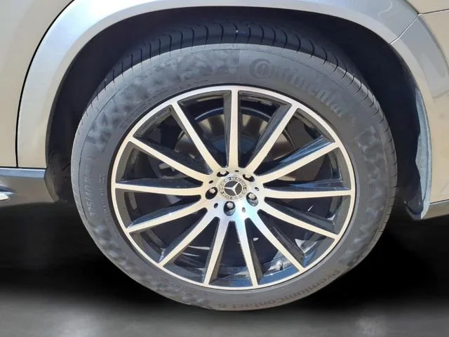Used 2022 Silver Mercedes-Benz 4MATIC® image 32
