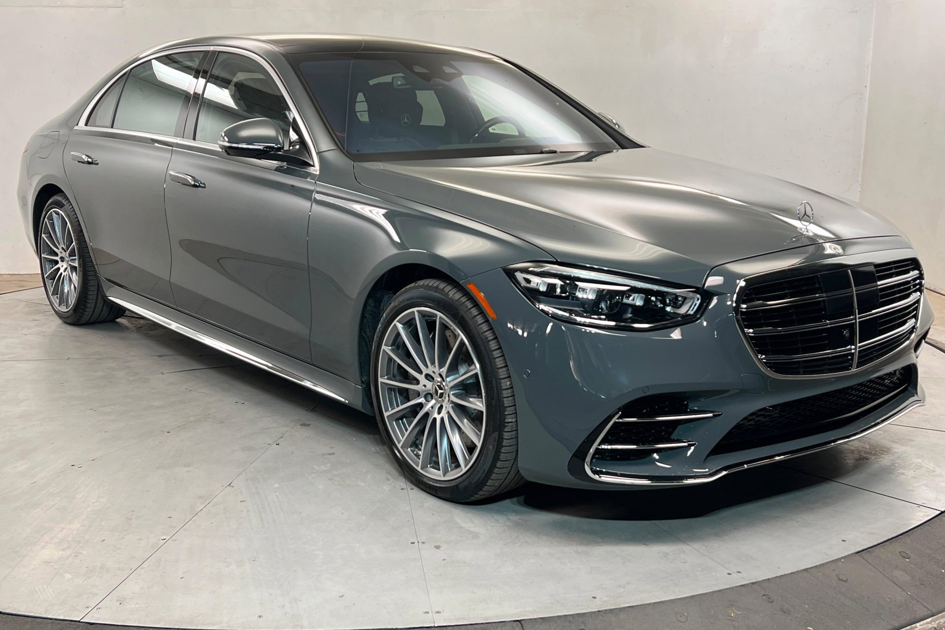 New 2026 MANUFAKTUR Silicon Grey Mercedes-Benz S 580 image 32
