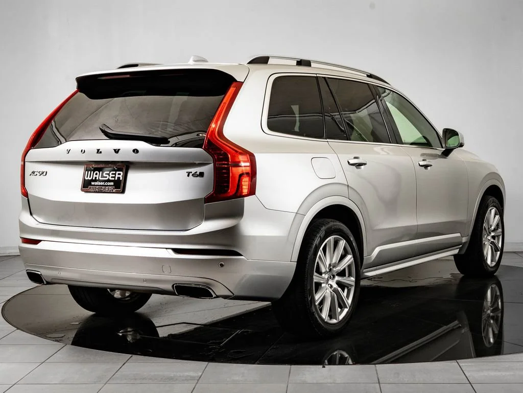 Used 2018 Bright Silver Metallic Volvo T6 Momentum image 10