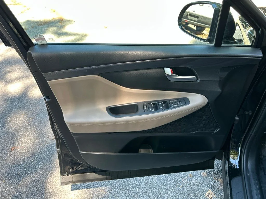 Used 2023 Black Hyundai SEL image 14
