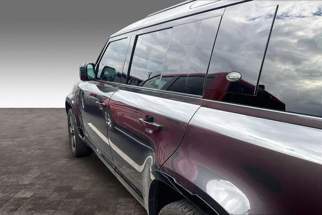 Used 2023  Land Rover X image 4