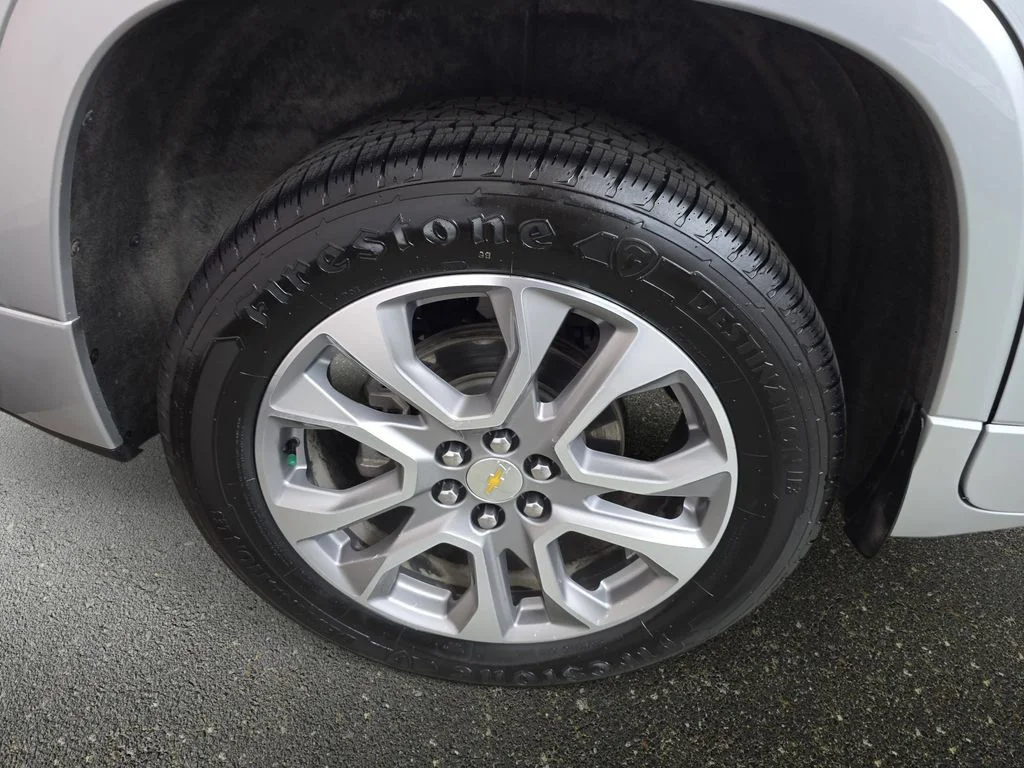 Used 2020 Silver Ice Metallic Chevrolet Premier image 33