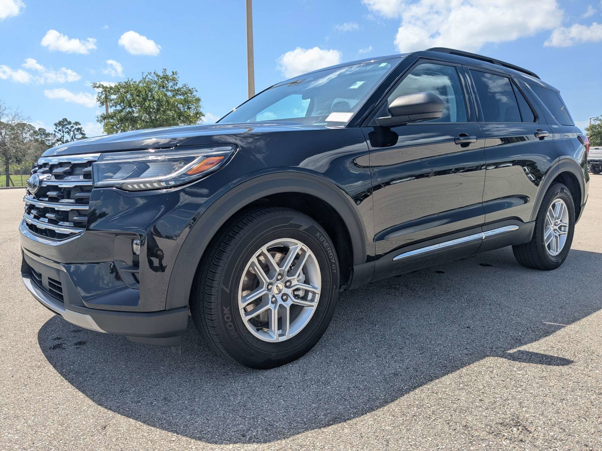 Used 2025 Agate Black Metallic Ford Active image 9