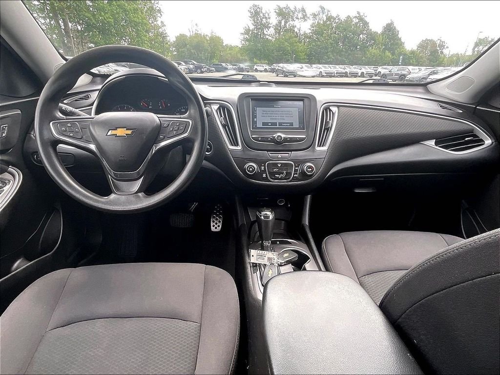 Used 2017 White Chevrolet LS image 21