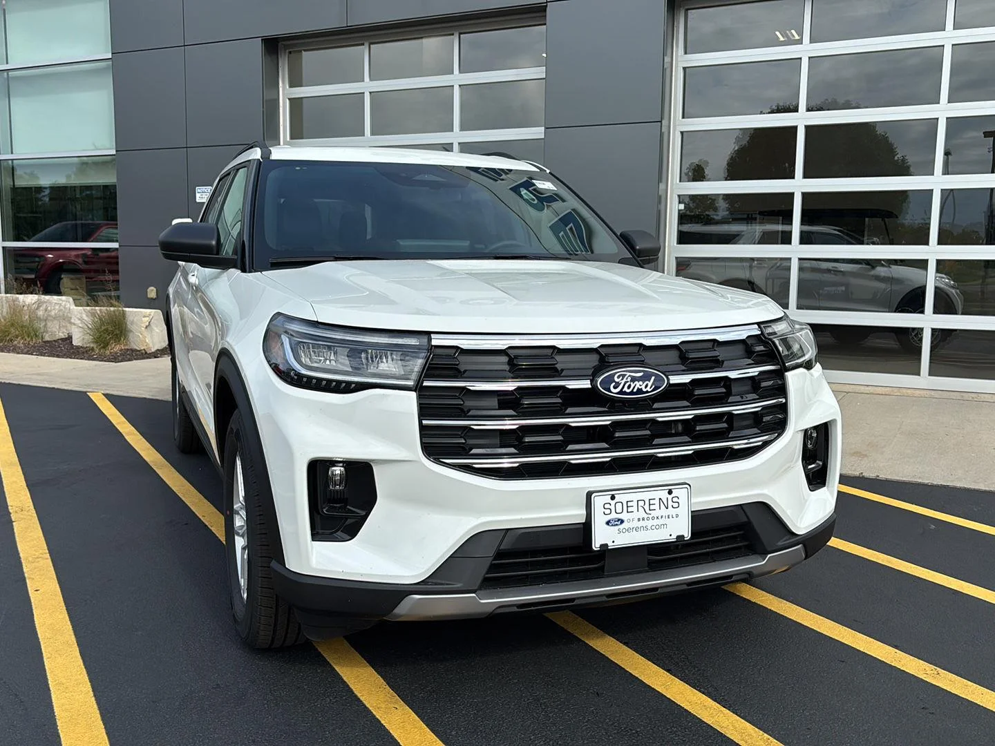 New 2027 Star White Metallic Tri-Coat Ford Active image 4